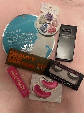 SpaLife Moisturizing Hand Gloves + Pink Eye Gel Pads & Beauty Bundle